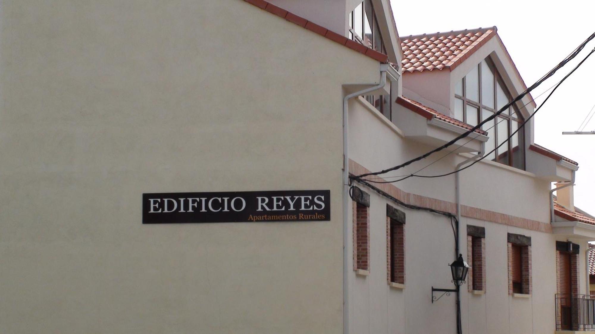 Ferienwohnung Edificio Reyes La Adrada Exterior foto